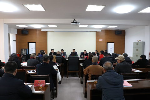 林青参加政协委员分组讨论