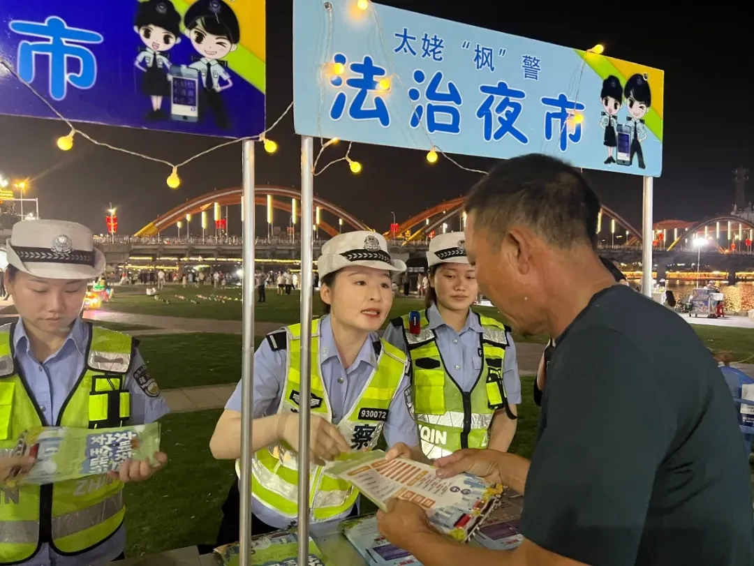 福鼎交警进“夜市”，“烟火气”里话安全