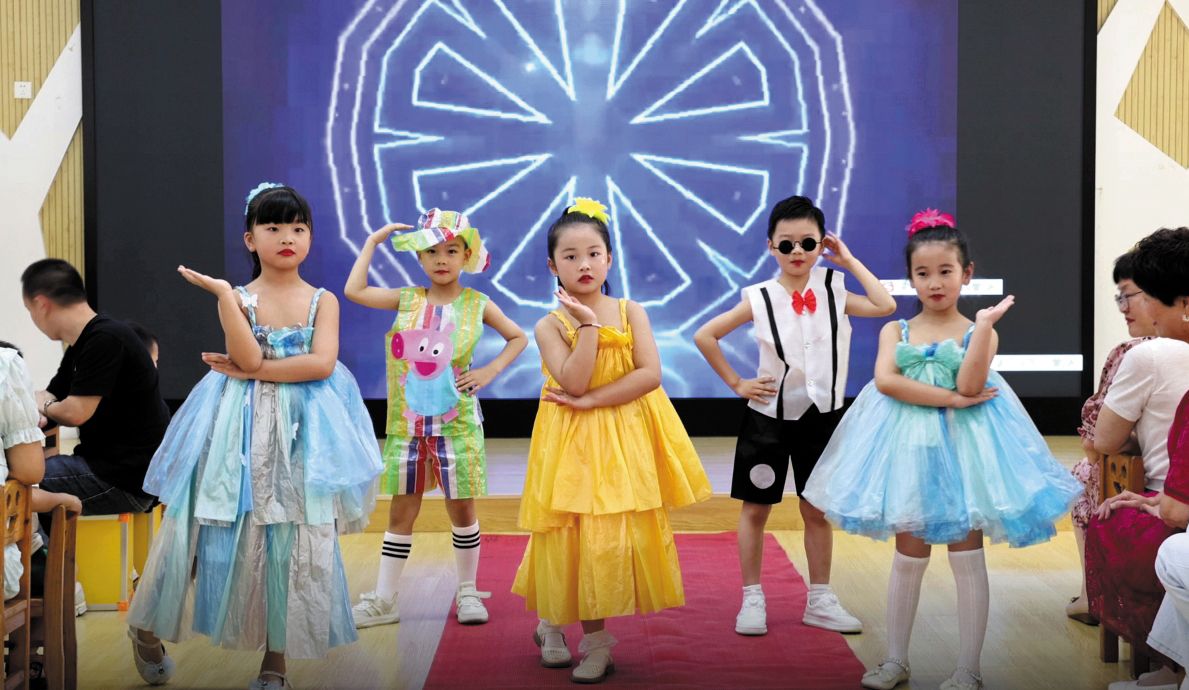 桐山中心幼儿园：上演“零废弃”时装秀