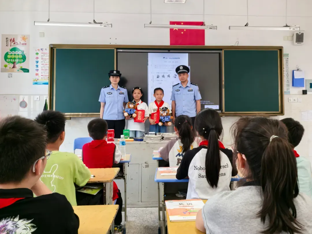 民警送奖上门，领奖人是3名小学生！