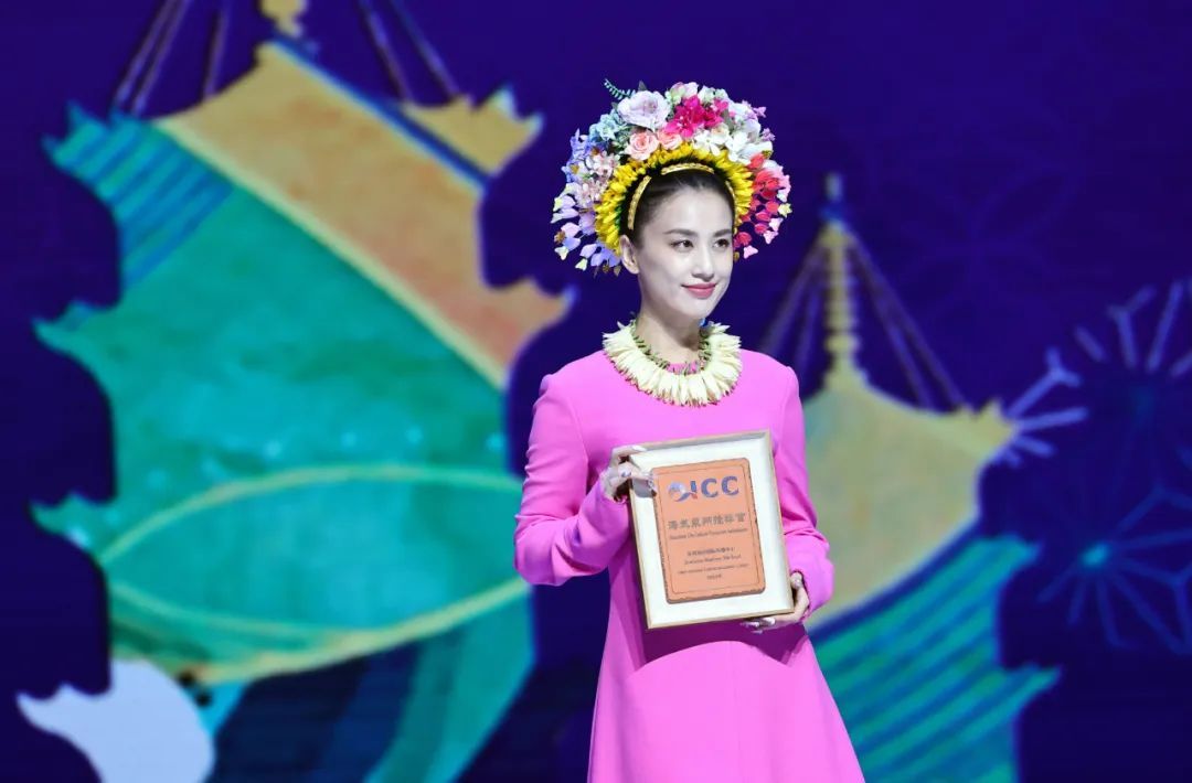 与福船同框!知名艺人黄圣依来泉!