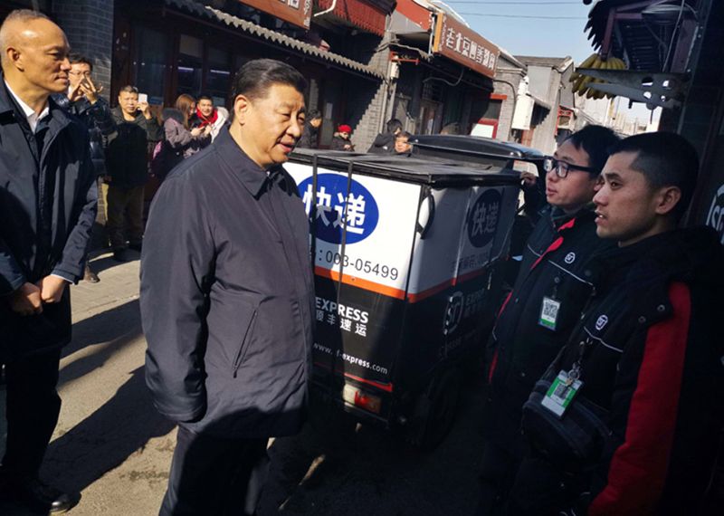 近观 | “总书记一把握住了我满是灰尘的手”