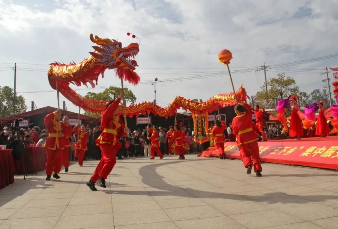 泉港“三下乡”集中服务活动暨后龙镇首届年货节“龙”重登场