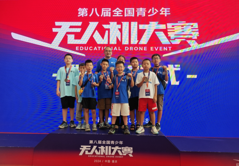 棒棒哒！泉港少年“开飞机”拿大奖