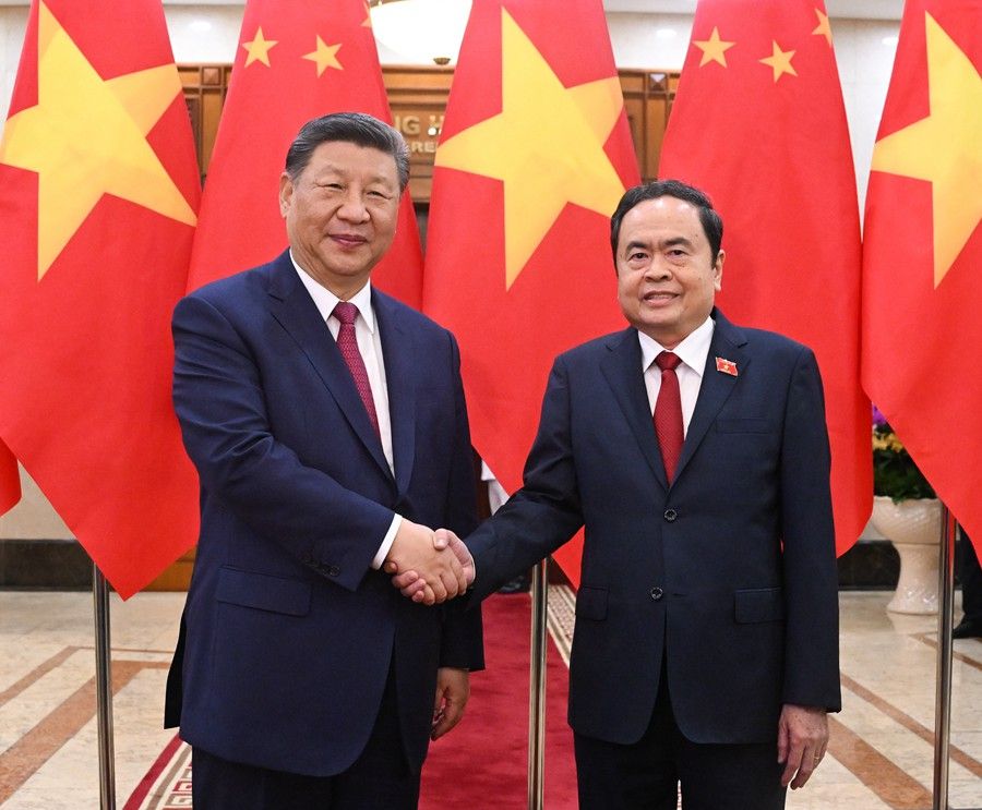 习近平会见越南国会主席陈青敏