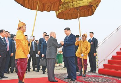 习近平抵达柬埔寨金边国际机场发表书面讲话