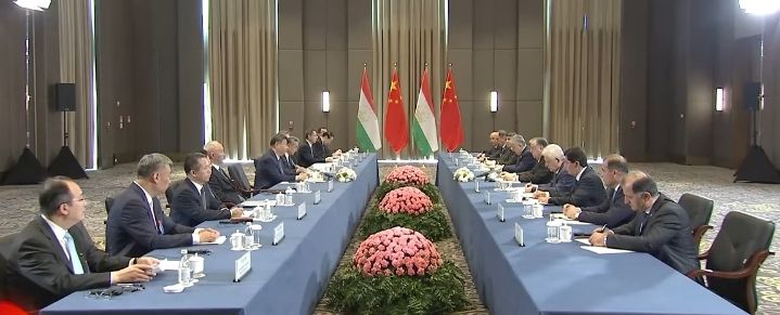 习近平会见塔吉克斯坦总统拉赫蒙