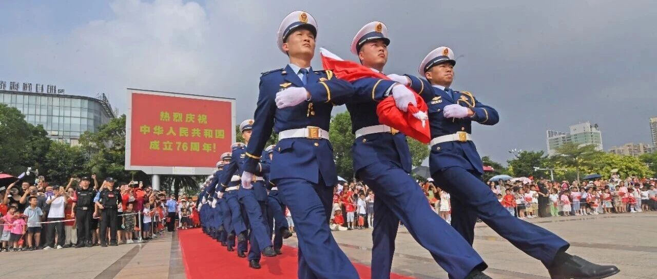 泉港区委区政府举行升国旗仪式